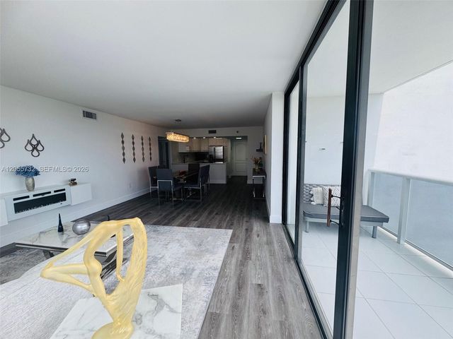 3625 N Country Club Dr 2409, Aventura, FL 33180