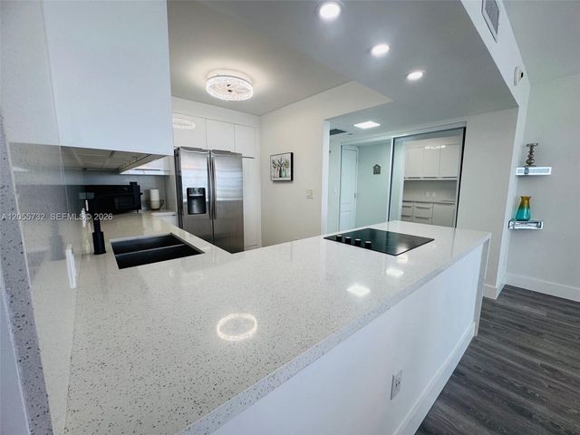 3625 N Country Club Dr 2409, Aventura, FL 33180
