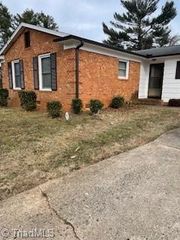 1031 Shea Court, Winston-salem, NC 27107