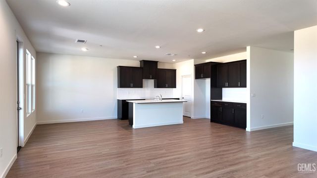 10720 Tatuk Way, Bakersfield, CA 93311