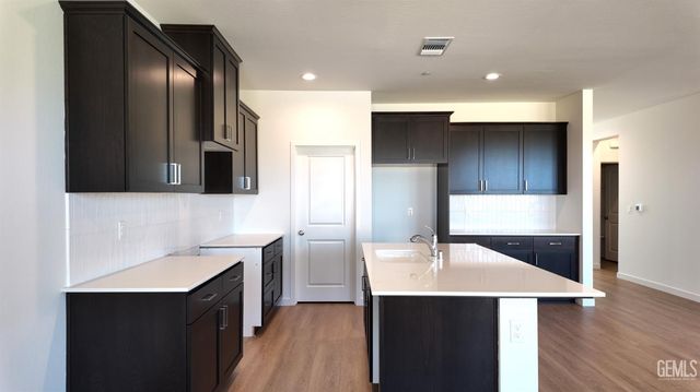 10720 Tatuk Way, Bakersfield, CA 93311