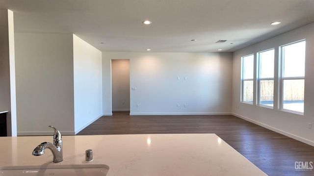 10720 Tatuk Way, Bakersfield, CA 93311