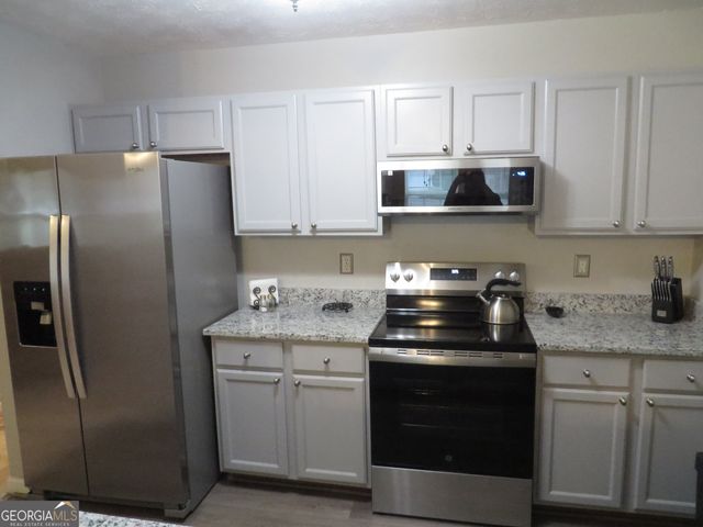 105 Whistle Way, Locust Grove, GA 30248