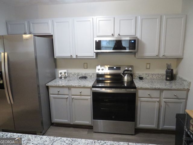 105 Whistle Way, Locust Grove, GA 30248