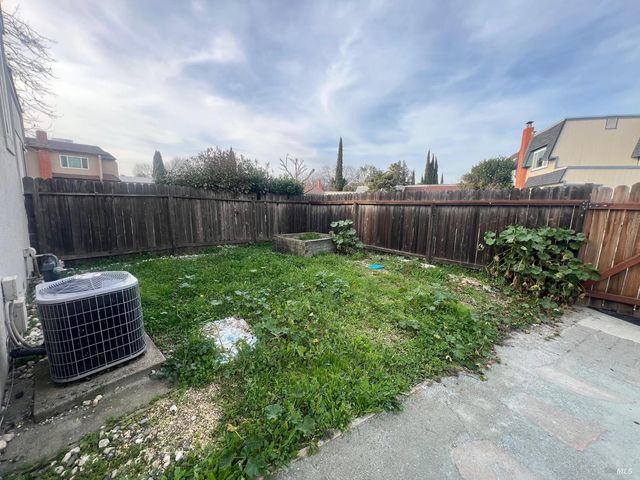 2532 Beaufort Ct, Fairfield, CA 94533