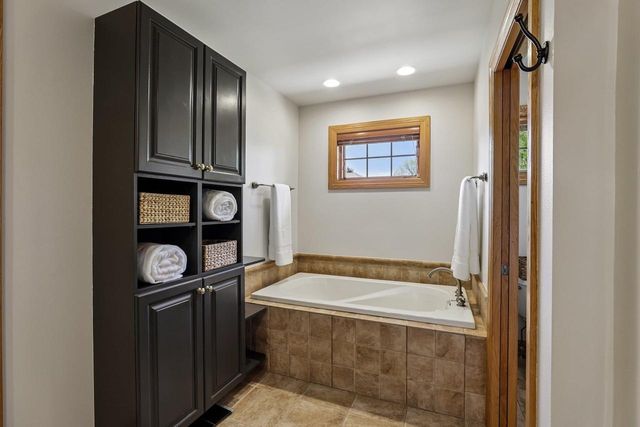 5476 Walden Bay Drive, Waunakee, WI 53597