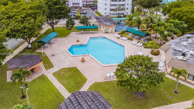 3990 NW 42nd Avenue 403, Lauderdale Lakes, FL 33319