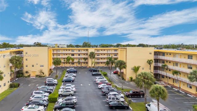 3990 NW 42nd Avenue 403, Lauderdale Lakes, FL 33319