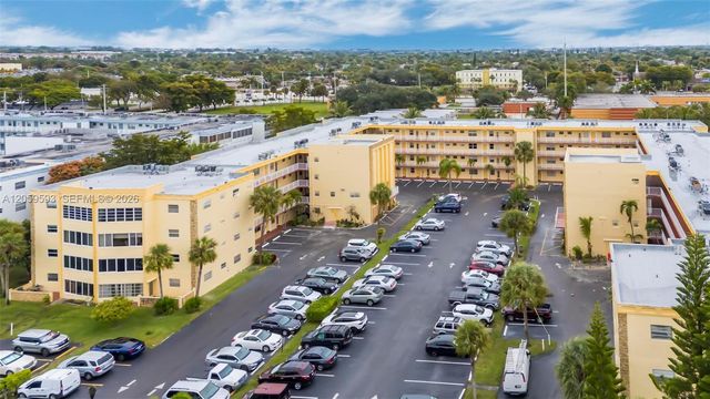 3990 NW 42nd Avenue 403, Lauderdale Lakes, FL 33319