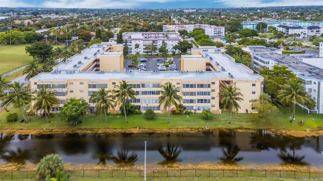 3990 NW 42nd Avenue 403, Lauderdale Lakes, FL 33319