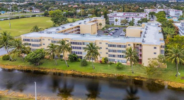 3990 NW 42nd Avenue 403, Lauderdale Lakes, FL 33319