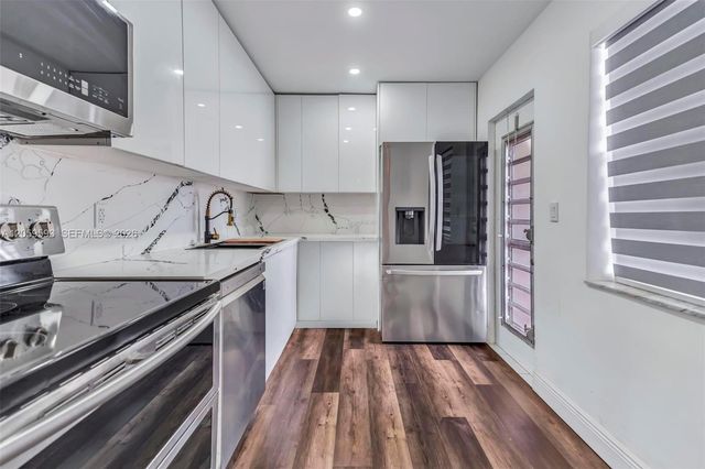 3990 NW 42nd Avenue 403, Lauderdale Lakes, FL 33319