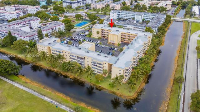 3990 NW 42nd Avenue 403, Lauderdale Lakes, FL 33319