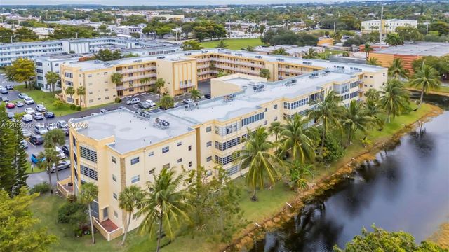 3990 NW 42nd Avenue 403, Lauderdale Lakes, FL 33319