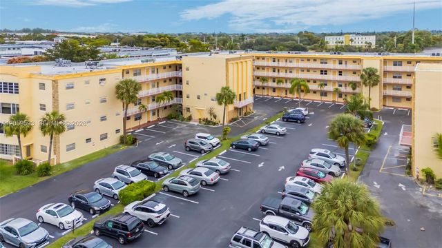 3990 NW 42nd Avenue 403, Lauderdale Lakes, FL 33319