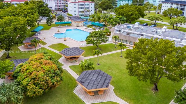 3990 NW 42nd Avenue 403, Lauderdale Lakes, FL 33319