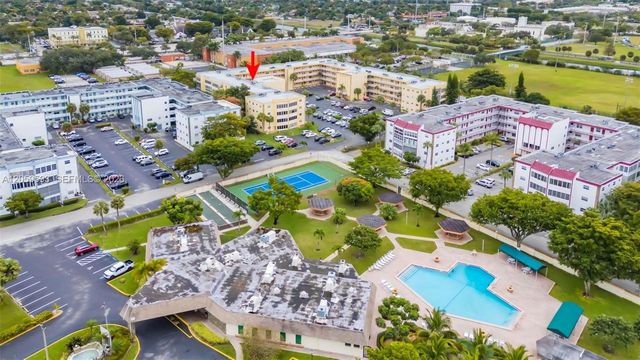 3990 NW 42nd Avenue 403, Lauderdale Lakes, FL 33319