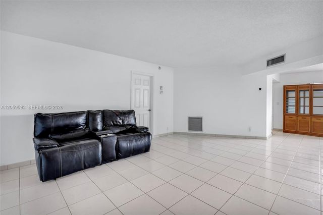 3990 NW 42nd Avenue 403, Lauderdale Lakes, FL 33319