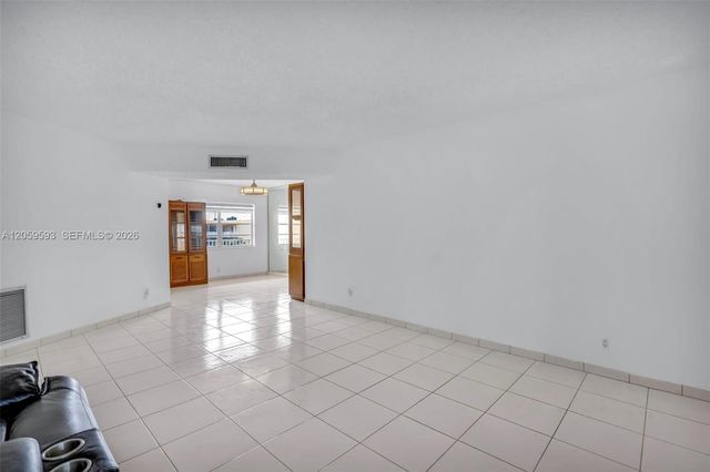 3990 NW 42nd Avenue 403, Lauderdale Lakes, FL 33319