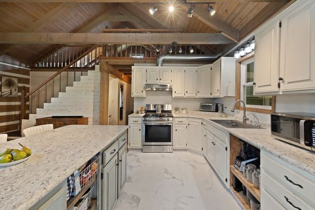 200 Duke Ln, Livingston, TN 38570