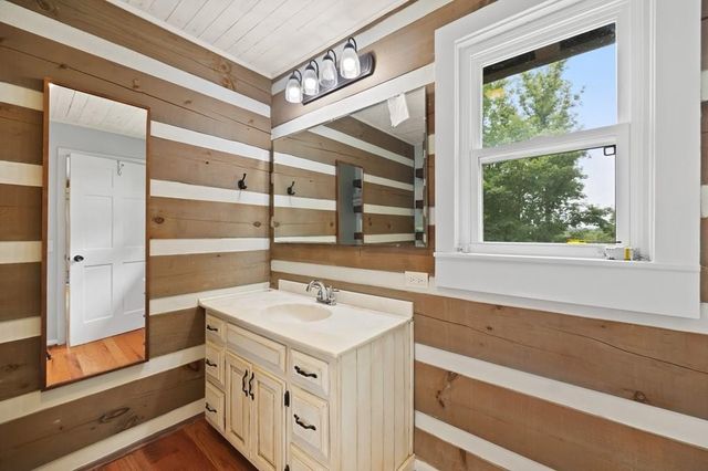 200 Duke Ln, Livingston, TN 38570