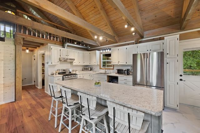 200 Duke Ln, Livingston, TN 38570
