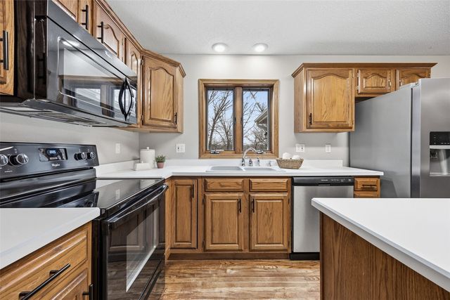 3905 Riverside Drive NE, Cedar Rapids, IA 52402