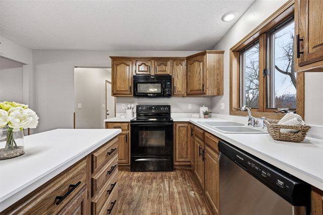 3905 Riverside Drive NE, Cedar Rapids, IA 52402