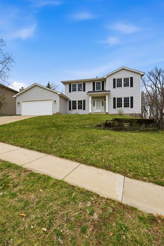 3905 Riverside Drive NE, Cedar Rapids, IA 52402