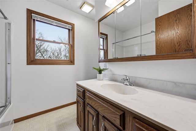 3905 Riverside Drive NE, Cedar Rapids, IA 52402