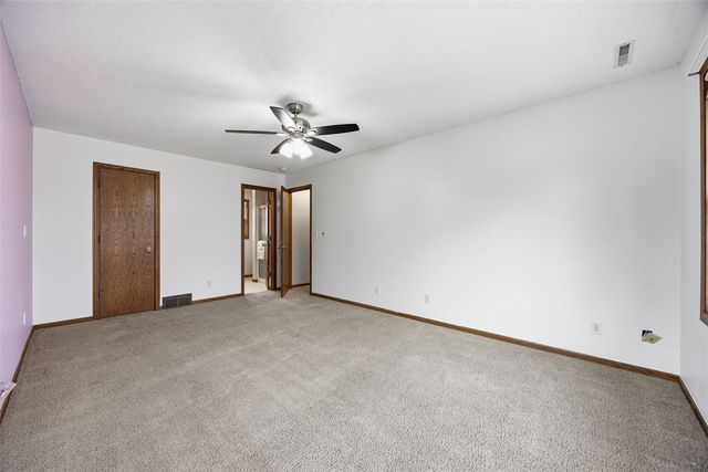 3905 Riverside Drive NE, Cedar Rapids, IA 52402