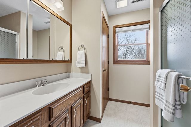 3905 Riverside Drive NE, Cedar Rapids, IA 52402