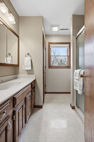 3905 Riverside Drive NE, Cedar Rapids, IA 52402