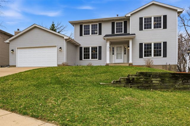 3905 Riverside Drive NE, Cedar Rapids, IA 52402