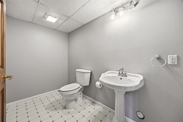 3905 Riverside Drive NE, Cedar Rapids, IA 52402