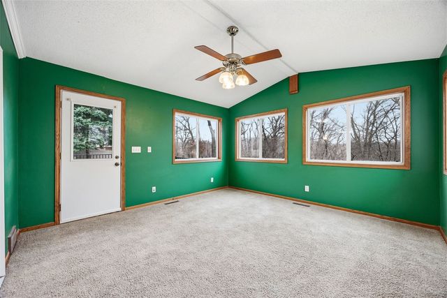 3905 Riverside Drive NE, Cedar Rapids, IA 52402