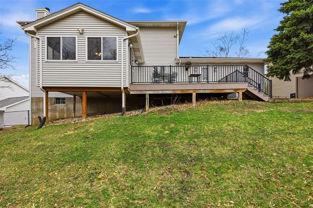 3905 Riverside Drive NE, Cedar Rapids, IA 52402