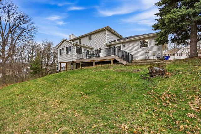 3905 Riverside Drive NE, Cedar Rapids, IA 52402