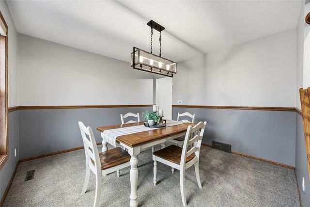 3905 Riverside Drive NE, Cedar Rapids, IA 52402