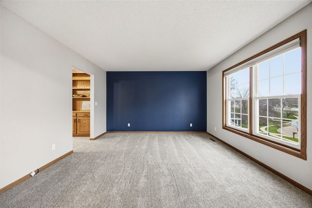 3905 Riverside Drive NE, Cedar Rapids, IA 52402