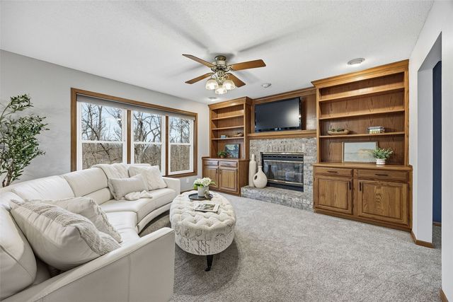 3905 Riverside Drive NE, Cedar Rapids, IA 52402