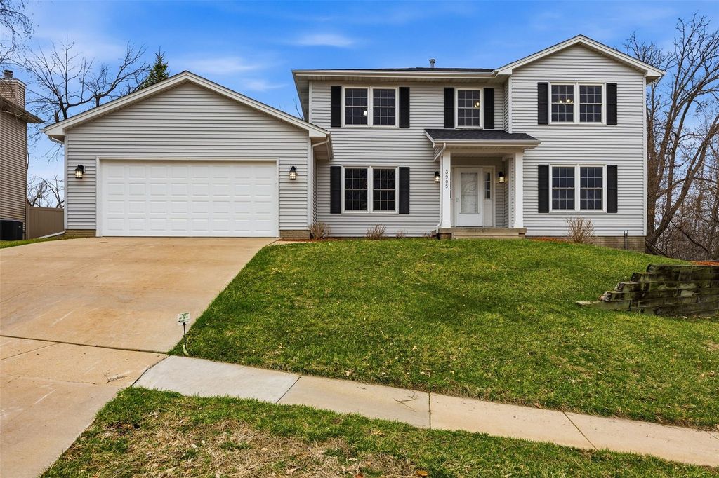 3905 Riverside Drive NE, Cedar Rapids, IA 52402