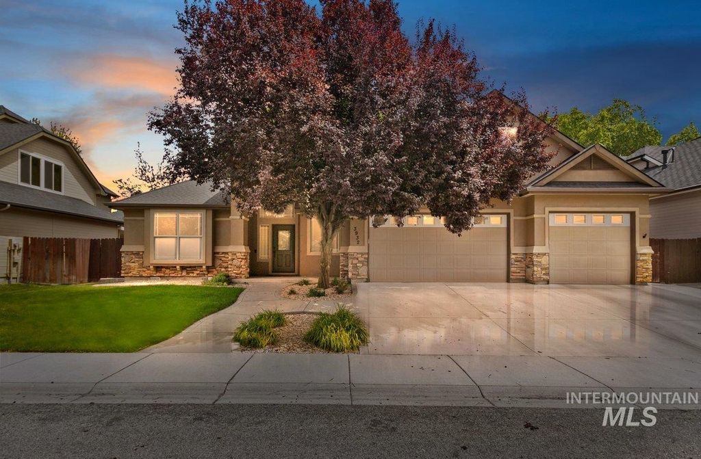 3932 N Bryce Canyon Pl, Meridian, ID 83646