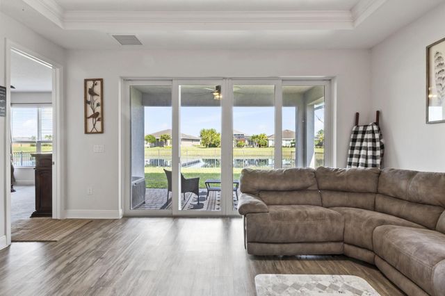 10009 SW Trumpet Tree Circle, Port St Lucie, FL 34987