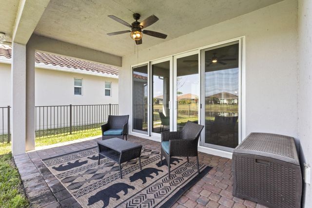 10009 SW Trumpet Tree Circle, Port St Lucie, FL 34987