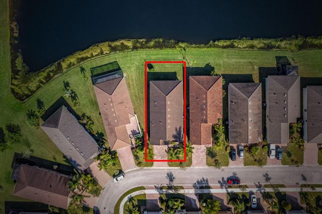 10009 SW Trumpet Tree Circle, Port St Lucie, FL 34987