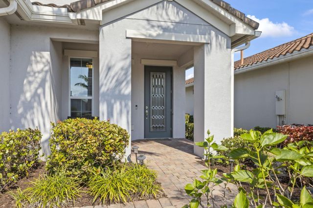 10009 SW Trumpet Tree Circle, Port St Lucie, FL 34987