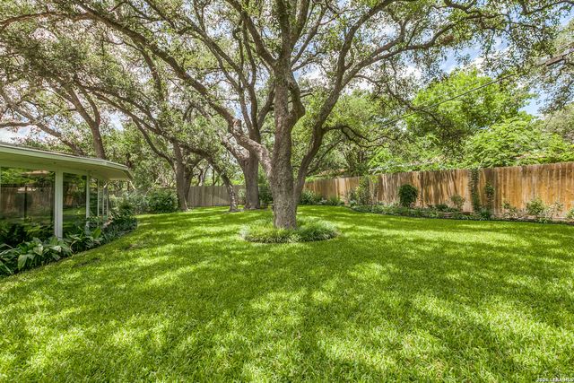 2811 Chisolm Trl, San Antonio, TX 78217