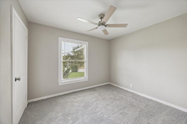 613 Winding Way Street, Lake Jackson, TX 77566