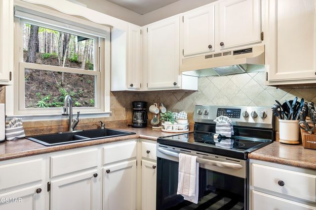 3282 Emerald Springs Loop, Pigeon Forge, TN 37862